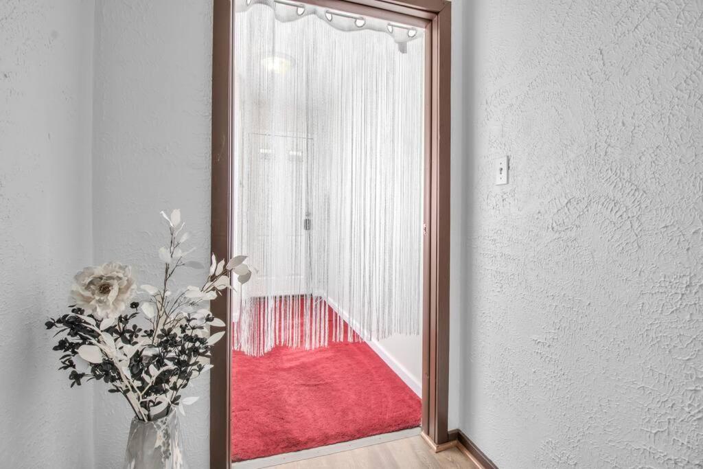Welcome To Our Cozy Krib *