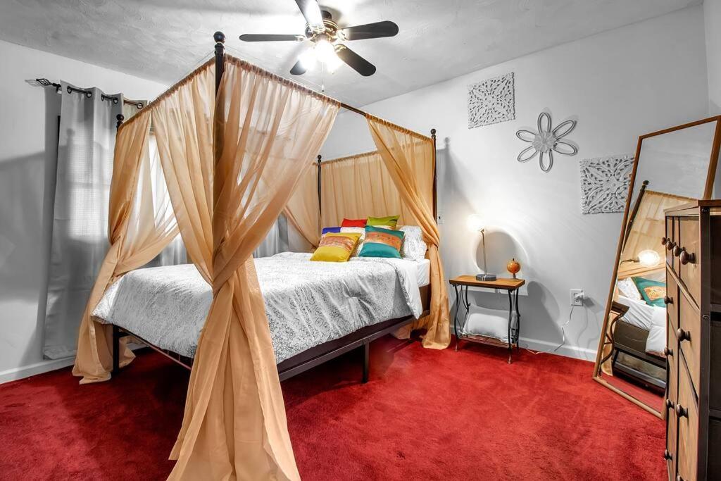 Welcome To Our Cozy Krib *